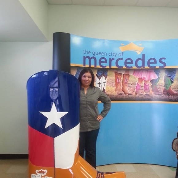 Meet your Posher, Yvette - Picture 1 of 1